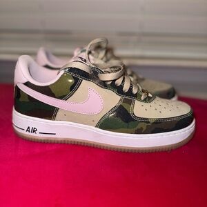 Nike Air Force 1 Camo with Pink Highlights US 7.5